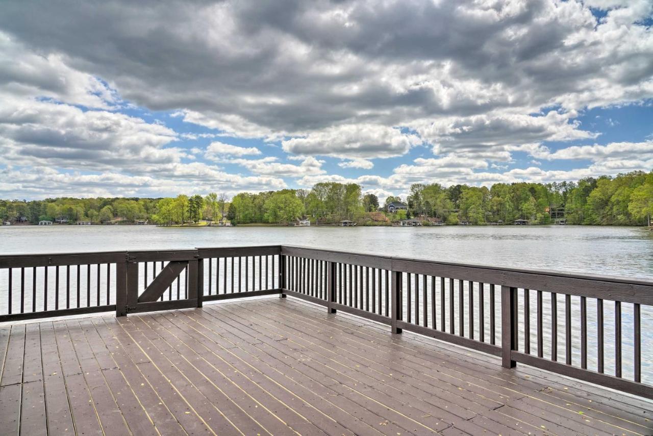 Waterfront Cottage With Boat Dock And 3 Decks! Bracey Kültér fotó